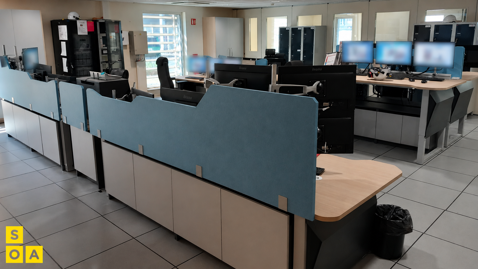 salle de commande ENGIE SPEM 10 Salle de commande ENGIE SPEM avec postes de supervision cloisonnés, écrans multi-affichage et mobilier technique réalisé par SOA.