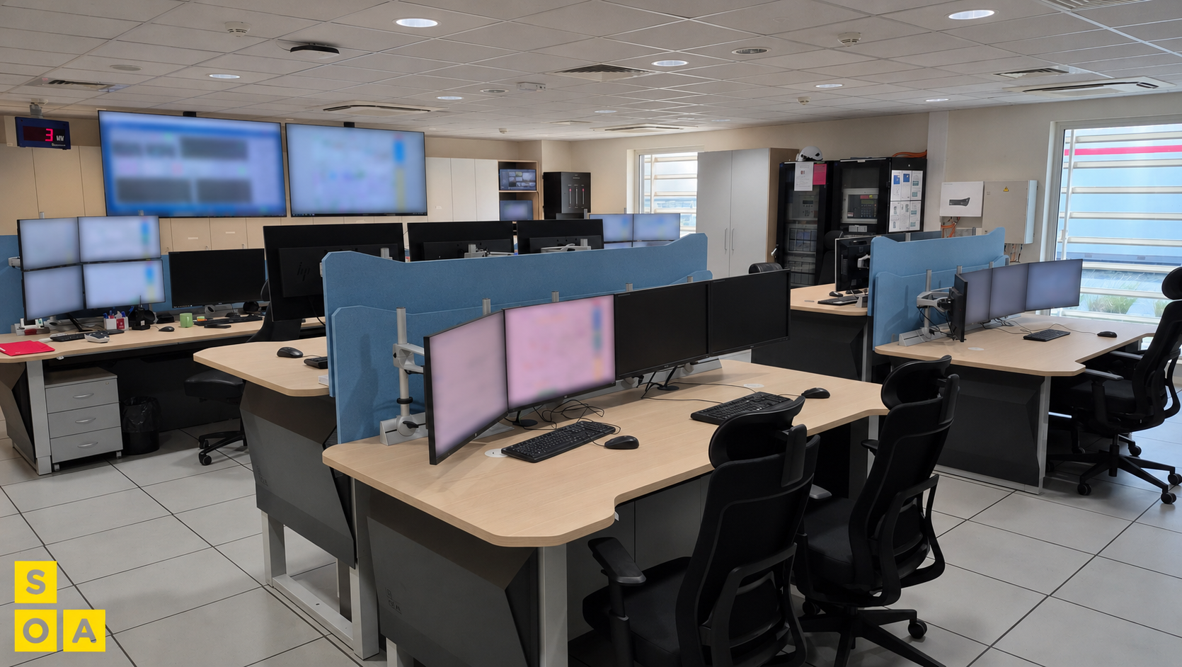 salle de commande ENGIE SPEM 6 Salle de commande ENGIE SPEM avec postes opérateurs ergonomiques, écrans de supervision et aménagement technique réalisé par SOA.
